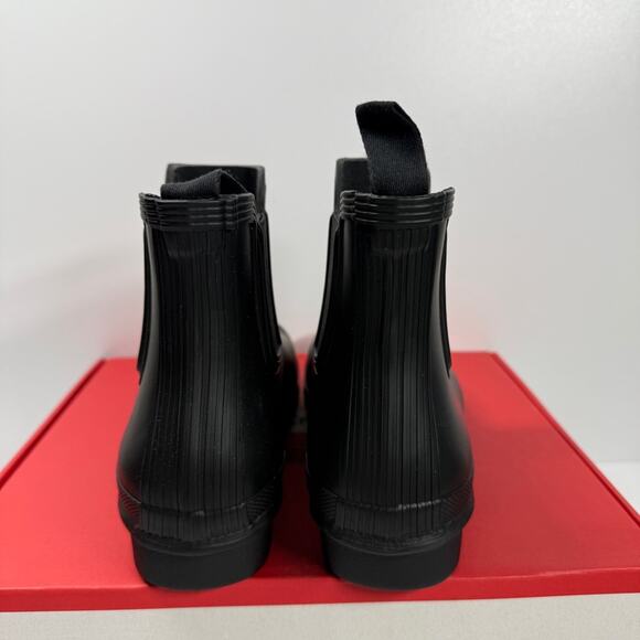 NIB• Women's Original Chelsea Boots Size: 8 - Picture 4 of 7